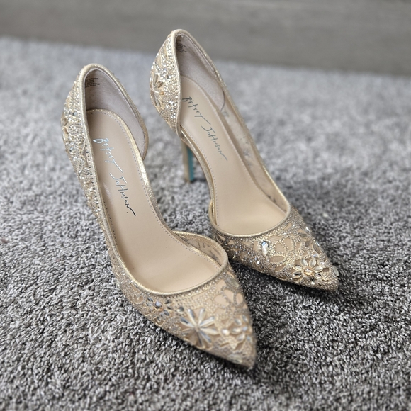 Betsey Johnson Women's Chic Rhinestone Evening Pumps NEW size 7 - Picture 8 of 16